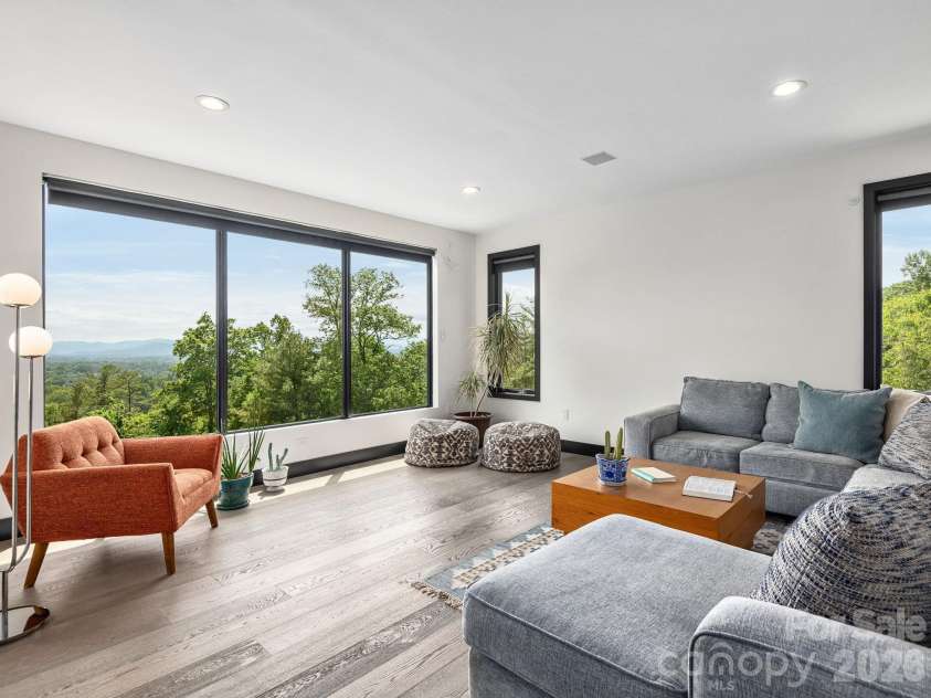 127 Griffing Boulevard, Asheville, NC 28804.  MLS# CAR4380462, YatesRealty ID 25679. 
