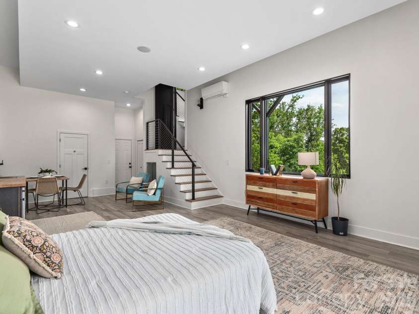 127 Griffing Boulevard, Asheville, NC 28804.  MLS# CAR4380462, YatesRealty ID 25679. 