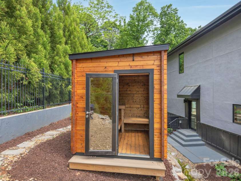 127 Griffing Boulevard, Asheville, NC 28804.  MLS# CAR4380462, YatesRealty ID 25679. 
