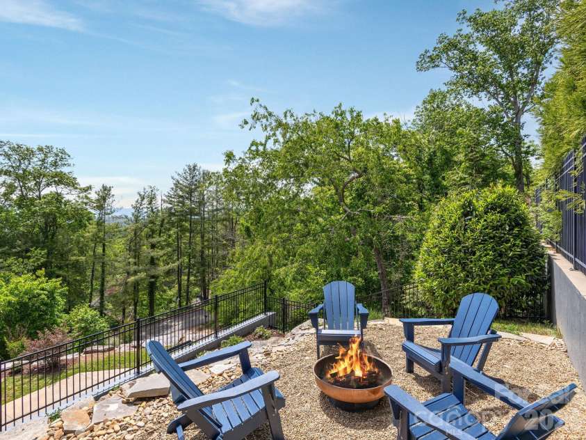 127 Griffing Boulevard, Asheville, NC 28804.  MLS# CAR4380462, YatesRealty ID 25679. 