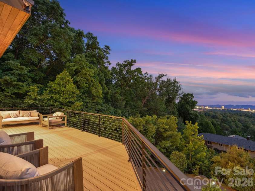127 Griffing Boulevard, Asheville, NC 28804.  MLS# CAR4380462, YatesRealty ID 25679. 