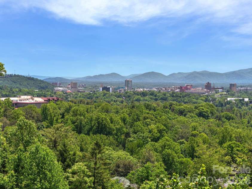 127 Griffing Boulevard, Asheville, NC 28804.  MLS# CAR4380462, YatesRealty ID 25679. 