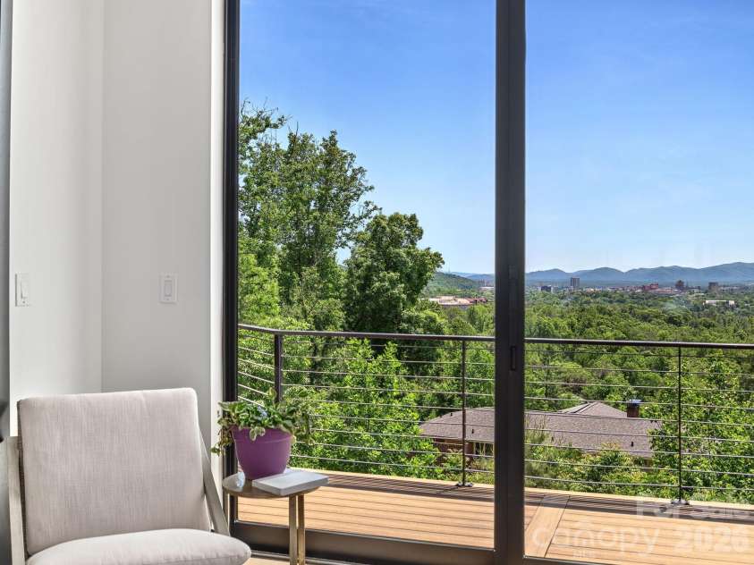 127 Griffing Boulevard, Asheville, NC 28804.  MLS# CAR4380462, YatesRealty ID 25679. 