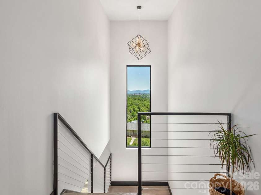 127 Griffing Boulevard, Asheville, NC 28804.  MLS# CAR4380462, YatesRealty ID 25679. 