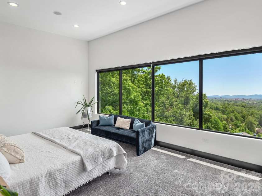 127 Griffing Boulevard, Asheville, NC 28804.  MLS# CAR4380462, YatesRealty ID 25679. 