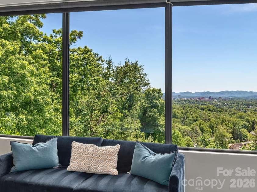 127 Griffing Boulevard, Asheville, NC 28804.  MLS# CAR4380462, YatesRealty ID 25679. 