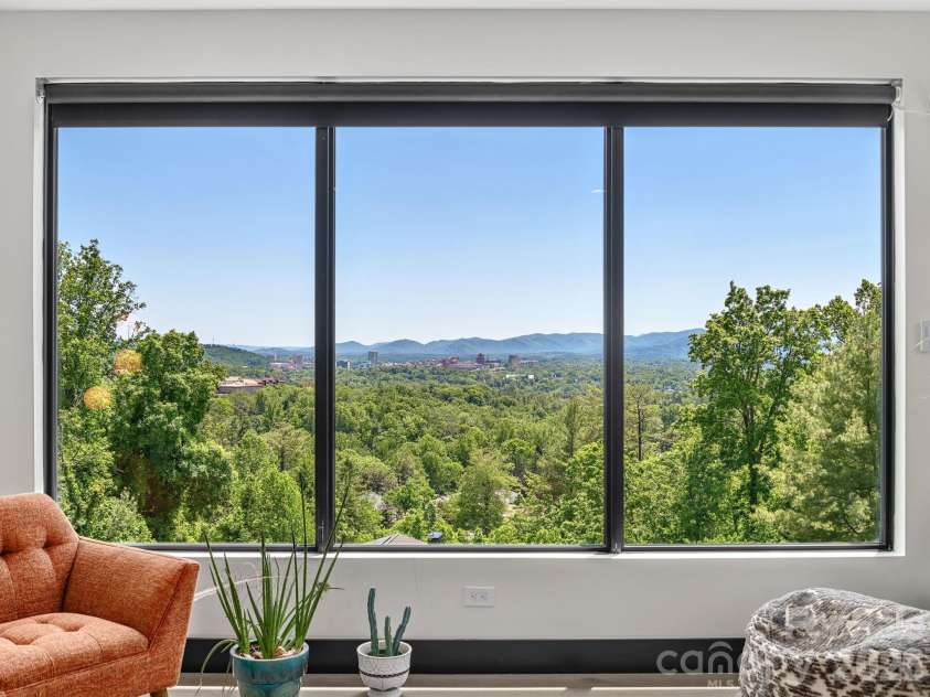 127 Griffing Boulevard, Asheville, NC 28804.  MLS# CAR4380462, YatesRealty ID 25679. 