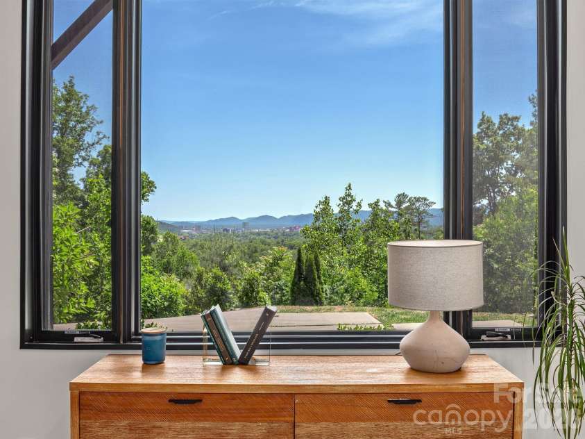127 Griffing Boulevard, Asheville, NC 28804.  MLS# CAR4380462, YatesRealty ID 25679. 