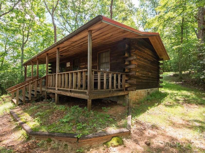 585 Bonfire Drive, Franklin, NC 28734.  MLS# CAR4276894, YatesRealty ID 25679. 