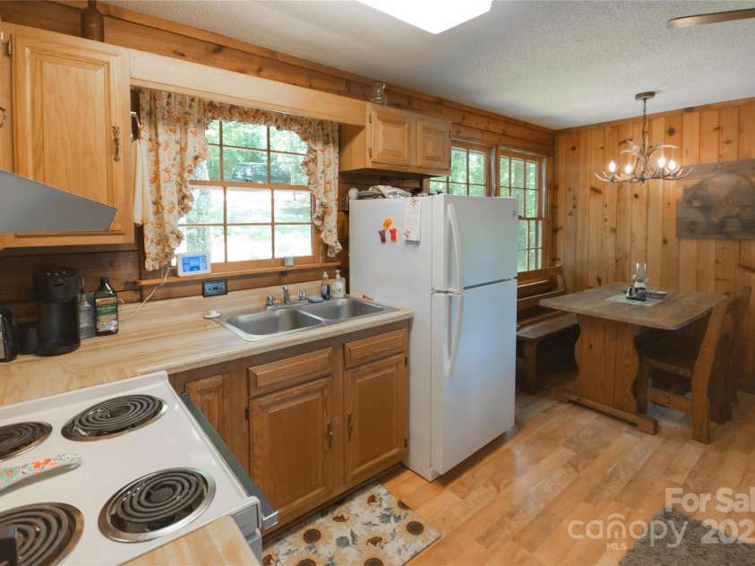 585 Bonfire Drive, Franklin, NC 28734.  MLS# CAR4276894, YatesRealty ID 25679. 