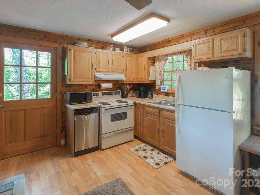 585 Bonfire Drive, Franklin, NC 28734.  MLS# CAR4276894, YatesRealty ID 25679. 