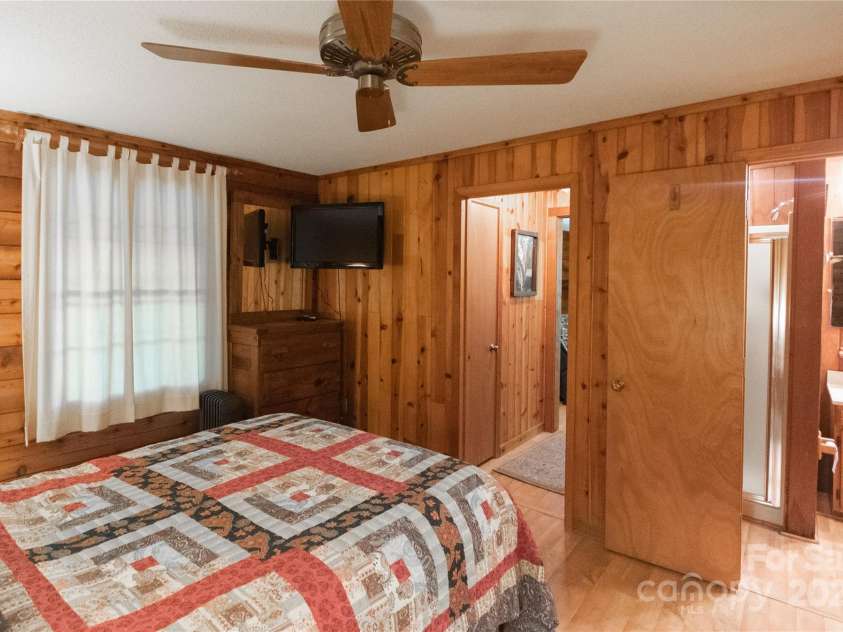 585 Bonfire Drive, Franklin, NC 28734.  MLS# CAR4276894, YatesRealty ID 25679. 