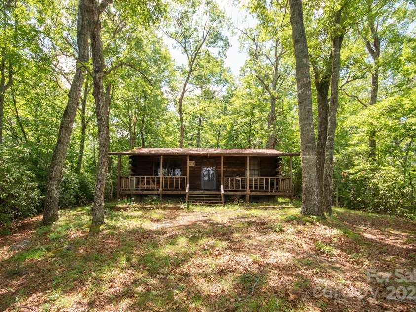 585 Bonfire Drive, Franklin, NC 28734.  MLS# CAR4276894, YatesRealty ID 25679. 