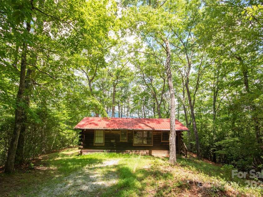 585 Bonfire Drive, Franklin, NC 28734.  MLS# CAR4276894, YatesRealty ID 25679. 