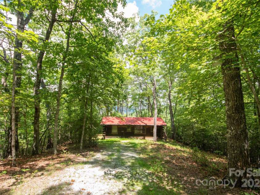 585 Bonfire Drive, Franklin, NC 28734.  MLS# CAR4276894, YatesRealty ID 25679. 