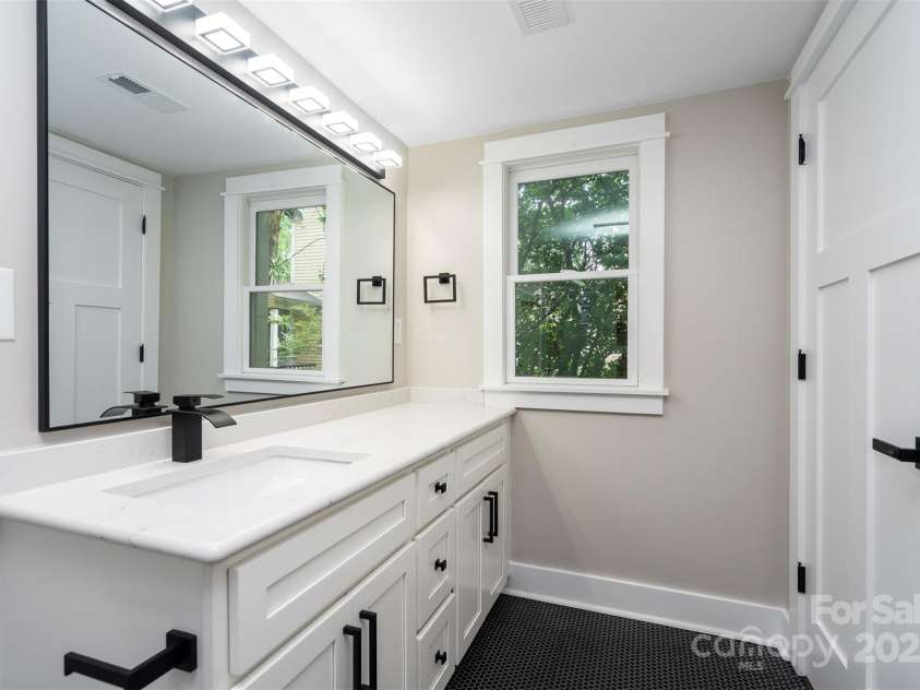 420 Bank Street, Salisbury, NC 28144.  MLS# CAR4283638, YatesRealty ID 2568. 