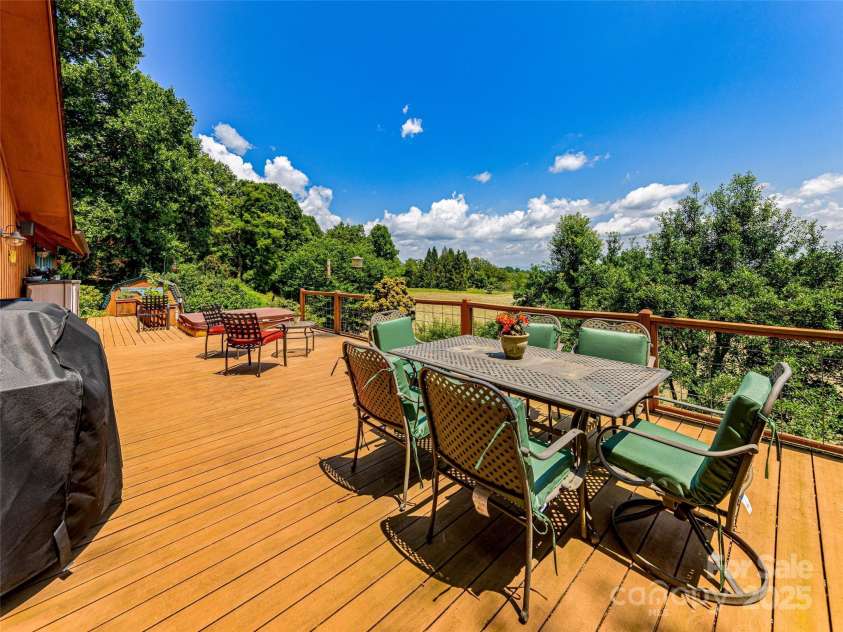 703 Crestview Drive, Leicester, NC 28748.  MLS# CAR4055999, YatesRealty ID 2568. Cottage with excellent views!