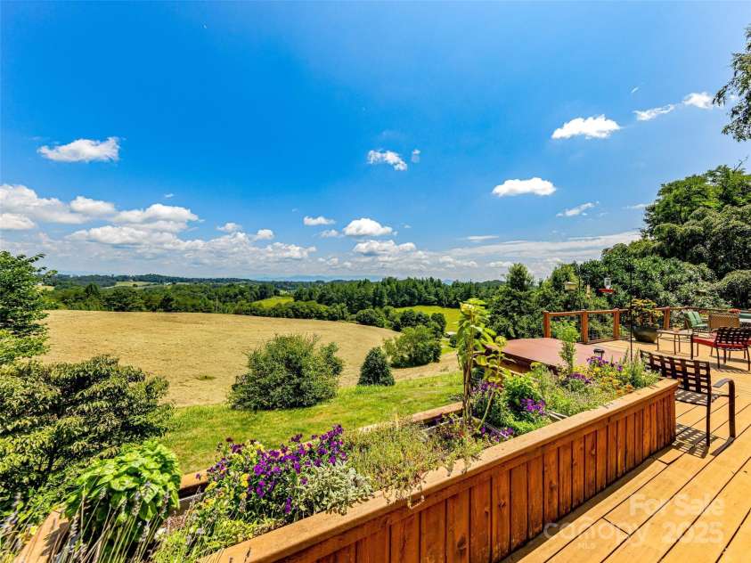 703 Crestview Drive, Leicester, NC 28748.  MLS# CAR4055999, YatesRealty ID 2568. Cottage with excellent views!