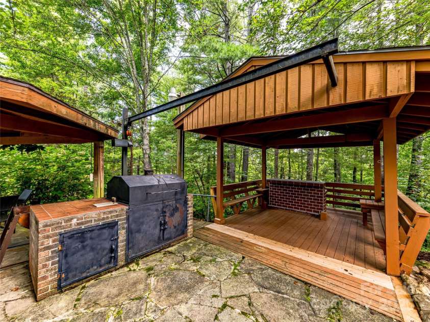 703 Crestview Drive, Leicester, NC 28748.  MLS# CAR4055999, YatesRealty ID 2568. Heavy Duty Roaster 