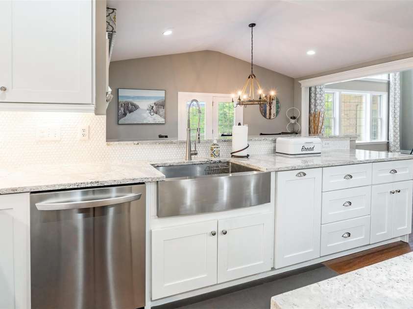1868 Chestnut Hill Drive, Tega Cay, SC 29708.  MLS# CAR4266114, YatesRealty ID 25680. 
