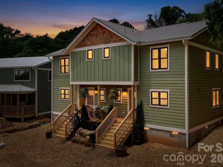 11 Fireside Drive, Asheville, NC 28806.  MLS# CAR4378511, YatesRealty ID 25682. 