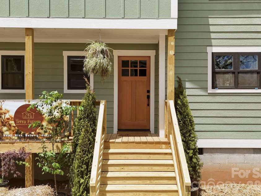 11 Fireside Drive, Asheville, NC 28806.  MLS# CAR4378511, YatesRealty ID 25682. 