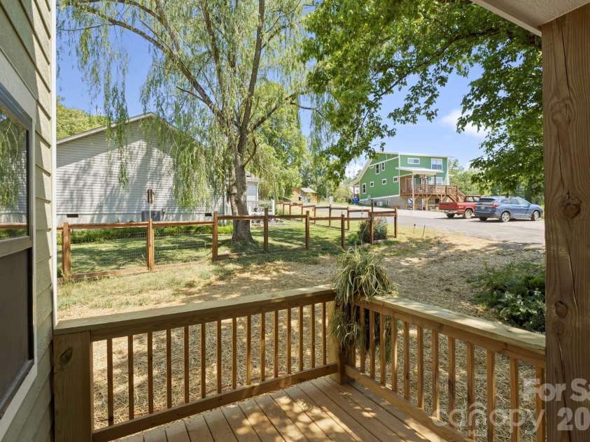 11 Fireside Drive, Asheville, NC 28806.  MLS# CAR4378511, YatesRealty ID 25682. 