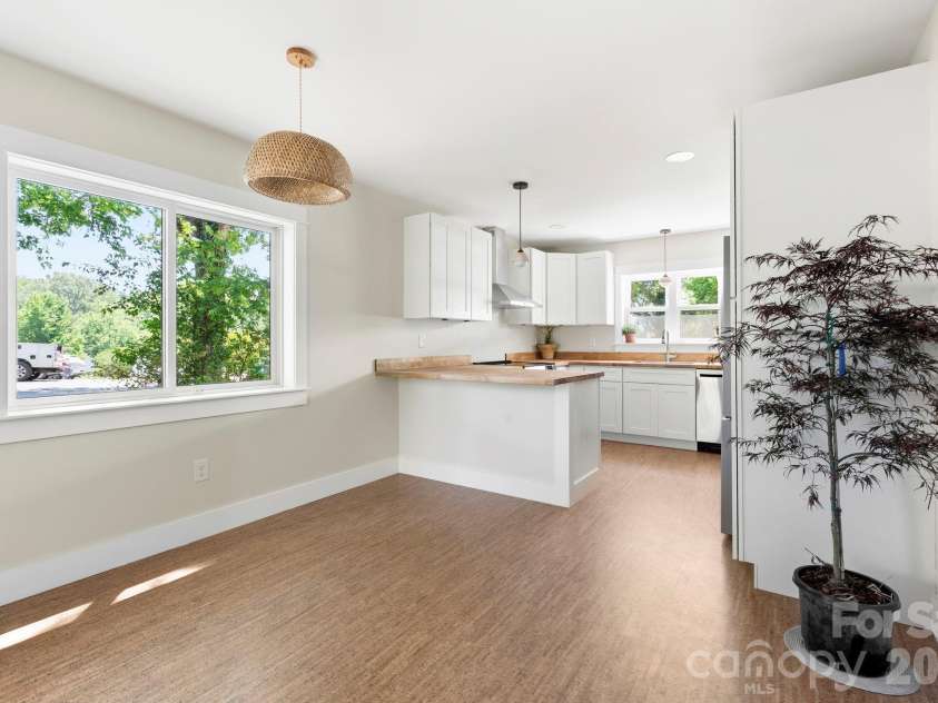 11 Fireside Drive, Asheville, NC 28806.  MLS# CAR4378511, YatesRealty ID 25682. 