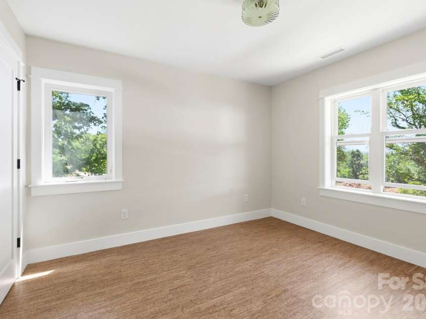 11 Fireside Drive, Asheville, NC 28806.  MLS# CAR4378511, YatesRealty ID 25682. 
