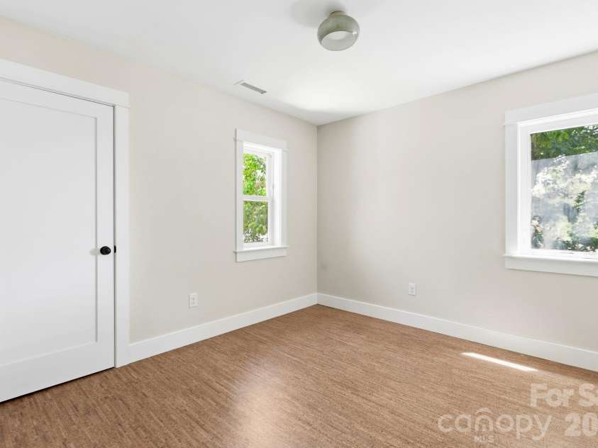 11 Fireside Drive, Asheville, NC 28806.  MLS# CAR4378511, YatesRealty ID 25682. 