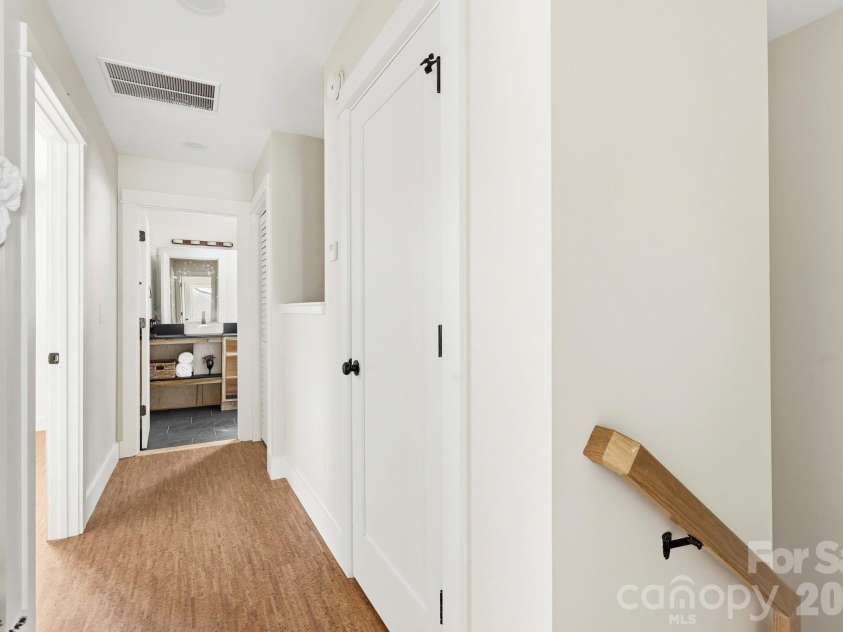 11 Fireside Drive, Asheville, NC 28806.  MLS# CAR4378511, YatesRealty ID 25682. 