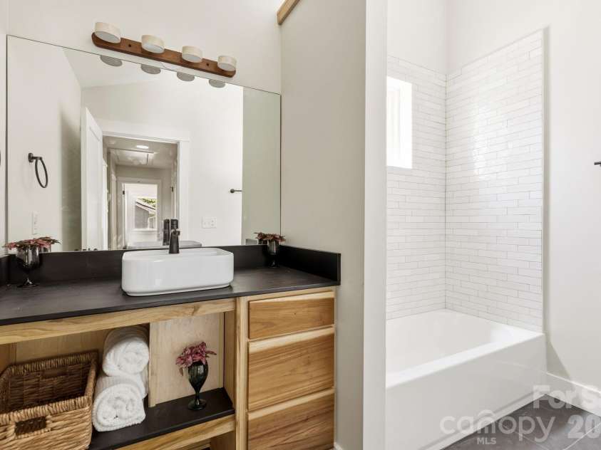 11 Fireside Drive, Asheville, NC 28806.  MLS# CAR4378511, YatesRealty ID 25682. 