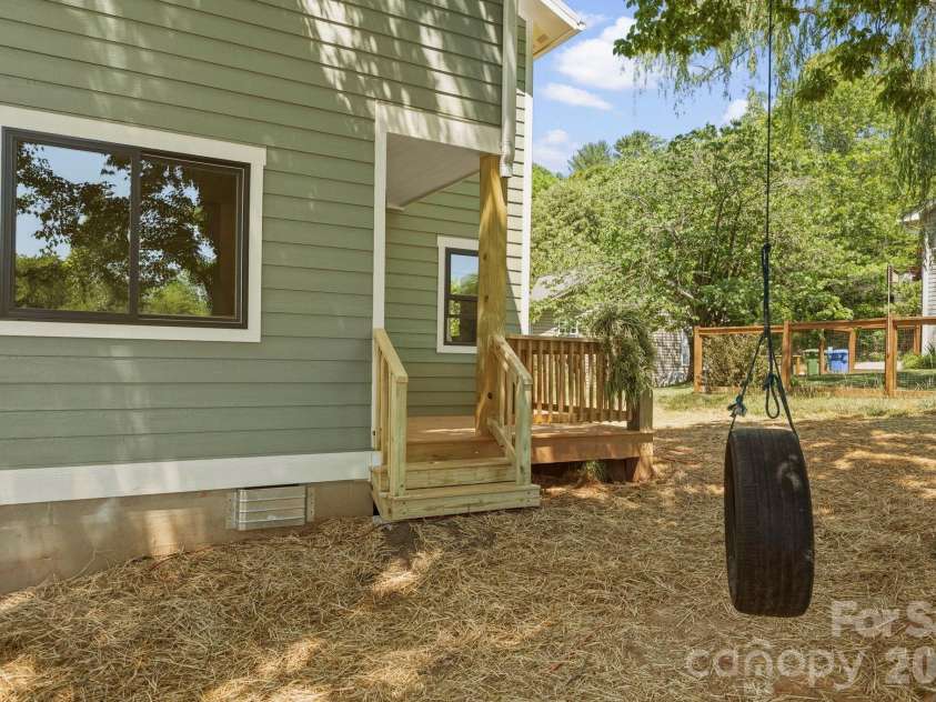 11 Fireside Drive, Asheville, NC 28806.  MLS# CAR4378511, YatesRealty ID 25682. 