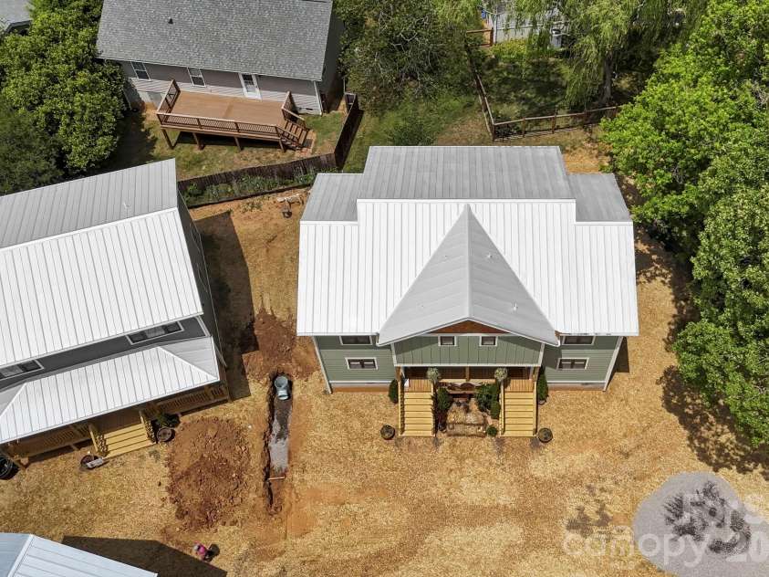 11 Fireside Drive, Asheville, NC 28806.  MLS# CAR4378511, YatesRealty ID 25682. 