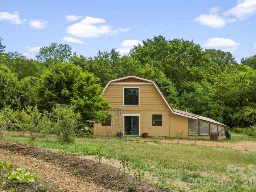 11 Fireside Drive, Asheville, NC 28806.  MLS# CAR4378511, YatesRealty ID 25682. 