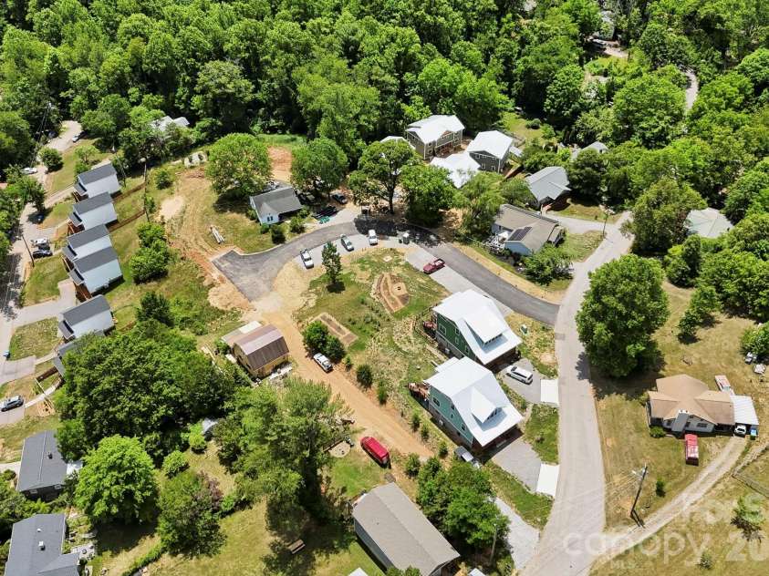 11 Fireside Drive, Asheville, NC 28806.  MLS# CAR4378511, YatesRealty ID 25682. 