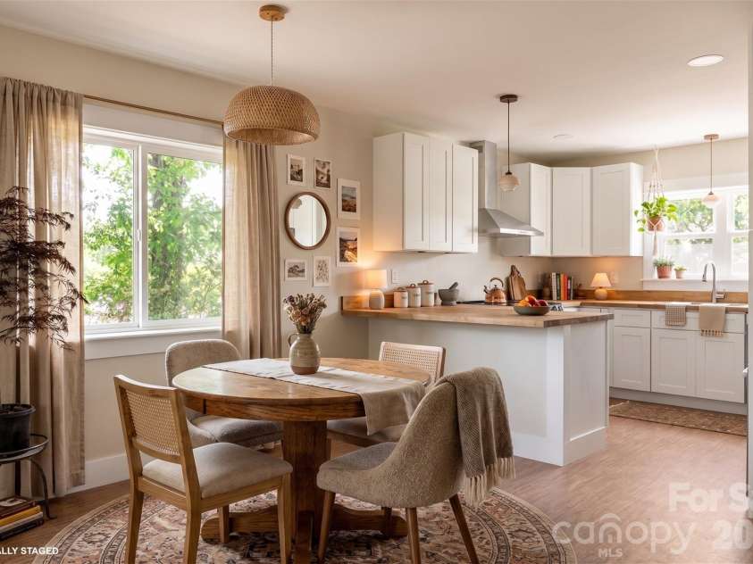 11 Fireside Drive, Asheville, NC 28806.  MLS# CAR4378511, YatesRealty ID 25682. 