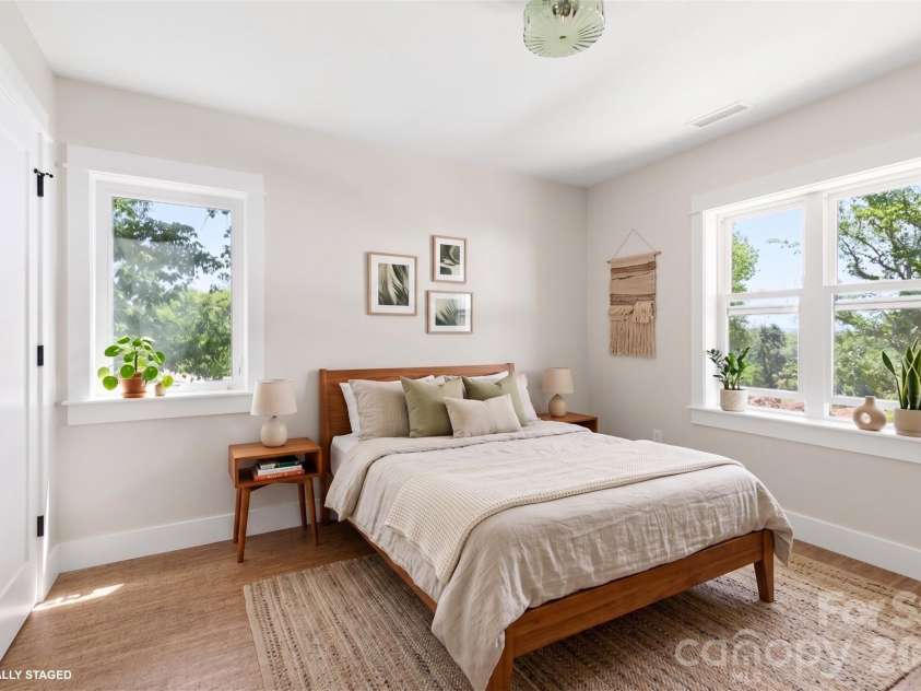 11 Fireside Drive, Asheville, NC 28806.  MLS# CAR4378511, YatesRealty ID 25682. 