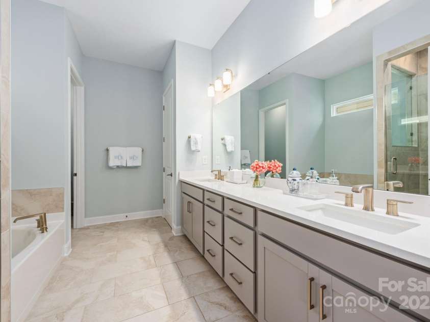 17210 Sand Bank Road, Charlotte, NC 28278.  MLS# CAR4277232, YatesRealty ID 25684. 