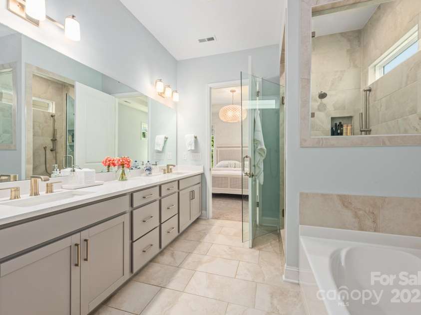 17210 Sand Bank Road, Charlotte, NC 28278.  MLS# CAR4277232, YatesRealty ID 25684. 