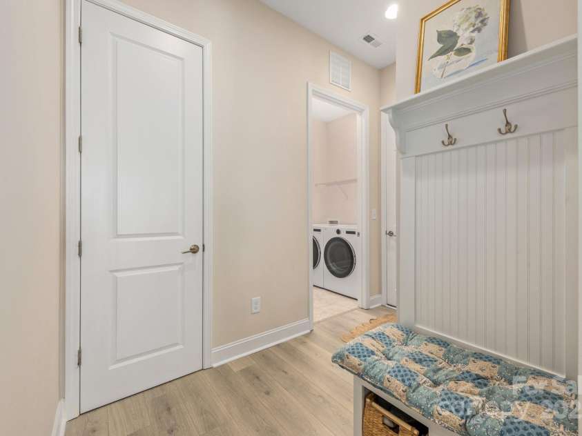 17210 Sand Bank Road, Charlotte, NC 28278.  MLS# CAR4277232, YatesRealty ID 25684. 