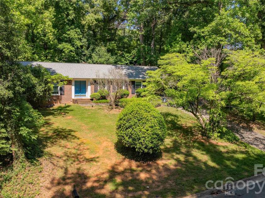 13 Mayflower Lane, Lexington, NC 27295.  MLS# CAR4385595, YatesRealty ID 25685. 