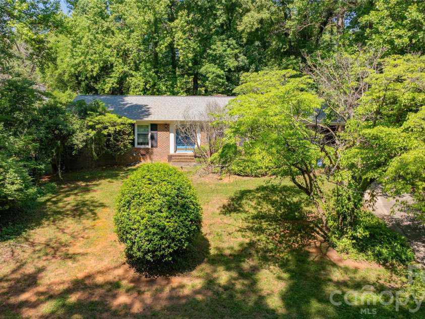 13 Mayflower Lane, Lexington, NC 27295.  MLS# CAR4385595, YatesRealty ID 25685. 