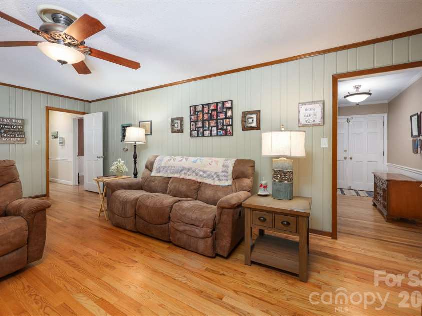 13 Mayflower Lane, Lexington, NC 27295.  MLS# CAR4385595, YatesRealty ID 25685. Den