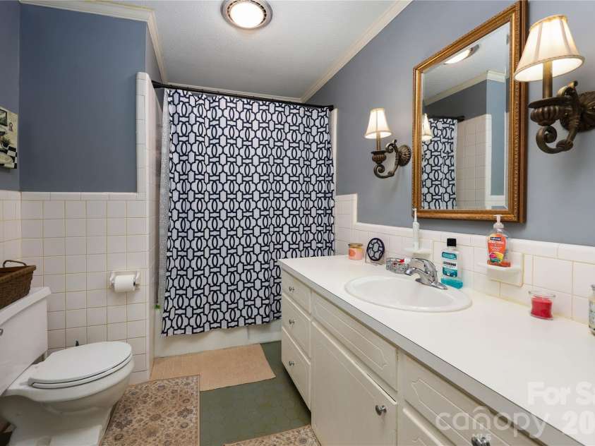 13 Mayflower Lane, Lexington, NC 27295.  MLS# CAR4385595, YatesRealty ID 25685. Hall bath
