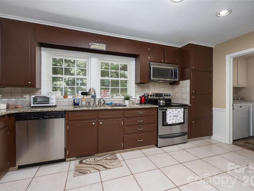 13 Mayflower Lane, Lexington, NC 27295.  MLS# CAR4385595, YatesRealty ID 25685. Kitchen