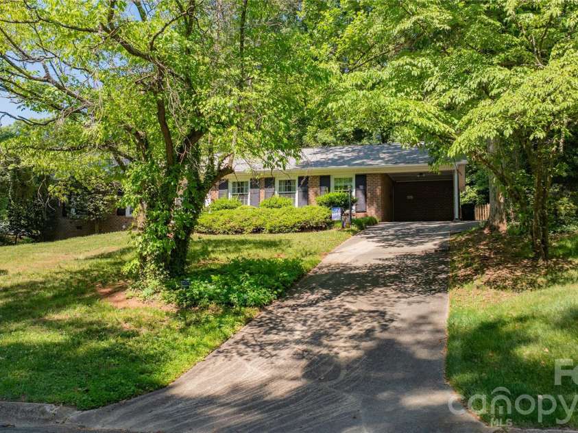 13 Mayflower Lane, Lexington, NC 27295.  MLS# CAR4385595, YatesRealty ID 25685. Paved Driveway