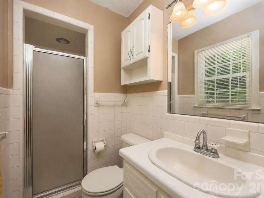 13 Mayflower Lane, Lexington, NC 27295.  MLS# CAR4385595, YatesRealty ID 25685. Primary bath with shower