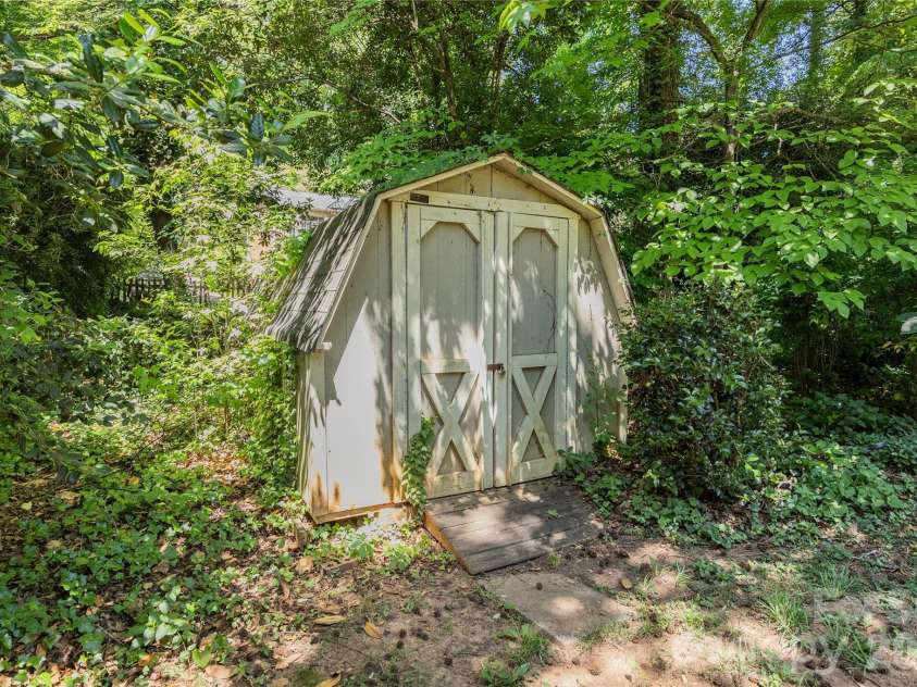 13 Mayflower Lane, Lexington, NC 27295.  MLS# CAR4385595, YatesRealty ID 25685. Storage building