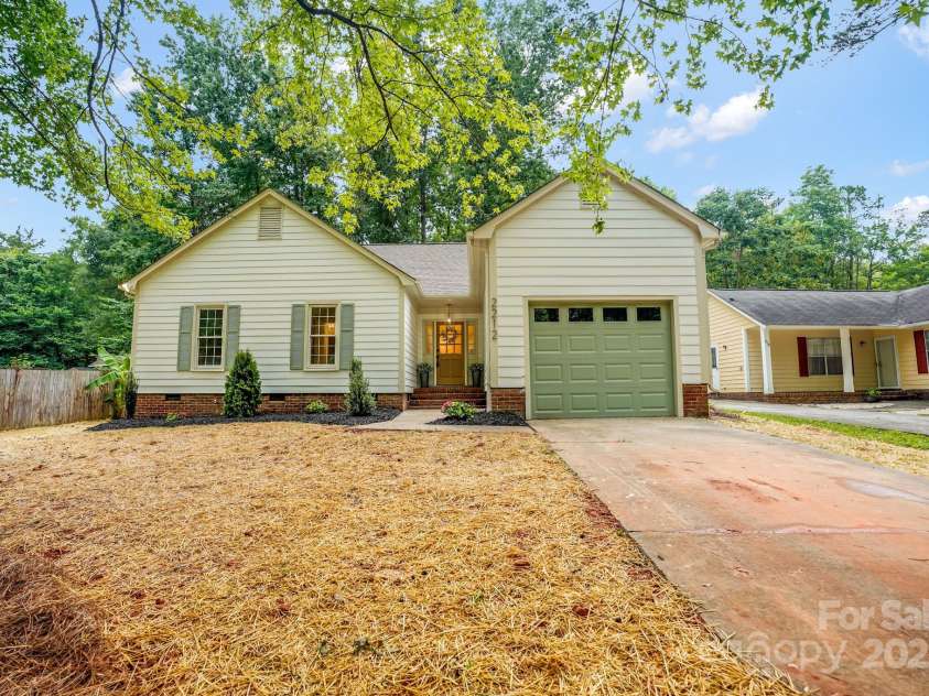 2212 Pinebrook Circle, Charlotte, NC 28208.  MLS# CAR4273995, YatesRealty ID 25685. 
